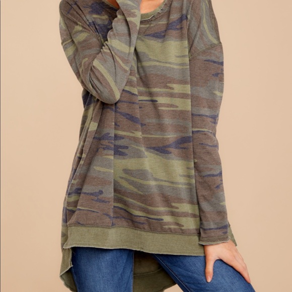 Z supply camo weekender sweatshirt NWT!! - Picture 2 of 2